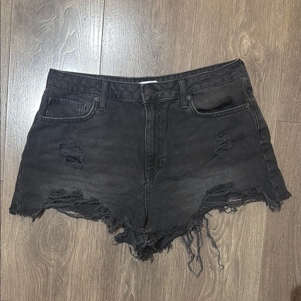 Forever 21 black high rise Jean shorts size 30